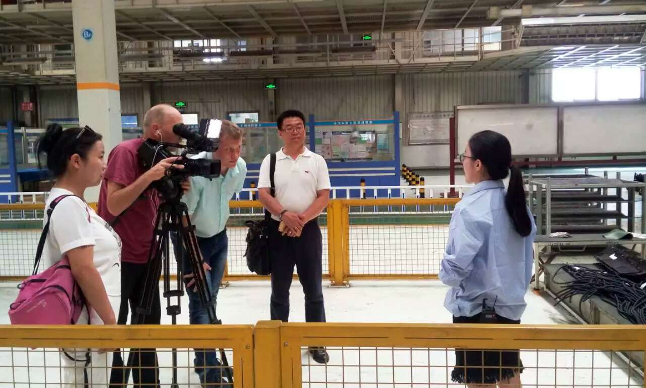 Recently, Kazakhstan state television production unit visited Shaanqi Commercial Vehicle Industrial Park for filming their featured film <Double west highway>.