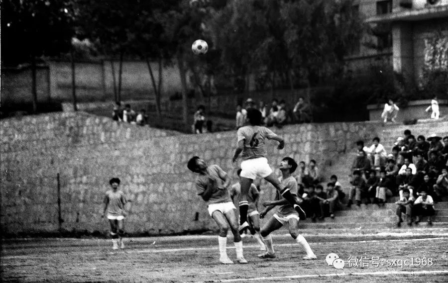 The second league football matches, August 21, 1983.