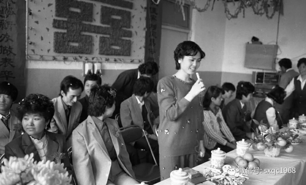 Group-wedding held by Youth League Committee and Trade Union, May1, 1988